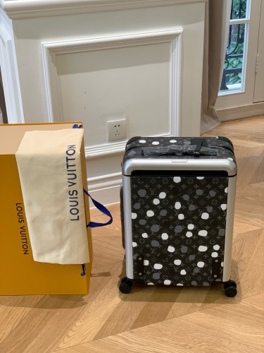 L*ouis V*uitton Luggage (Trusted seller)