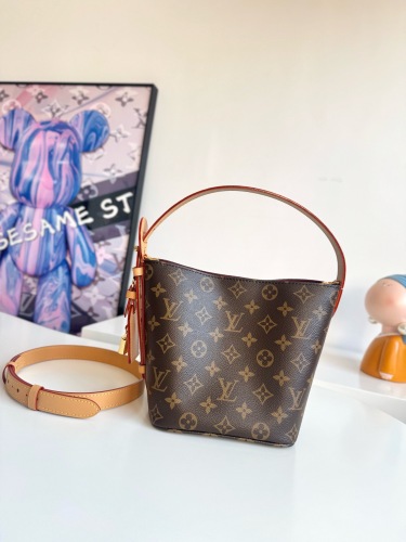 L*ouis V*uitton  Top Bag (arrenfashion)