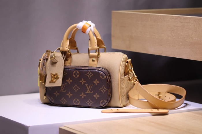 L*ouis V*uitton  Top Bag (arrenfashion)