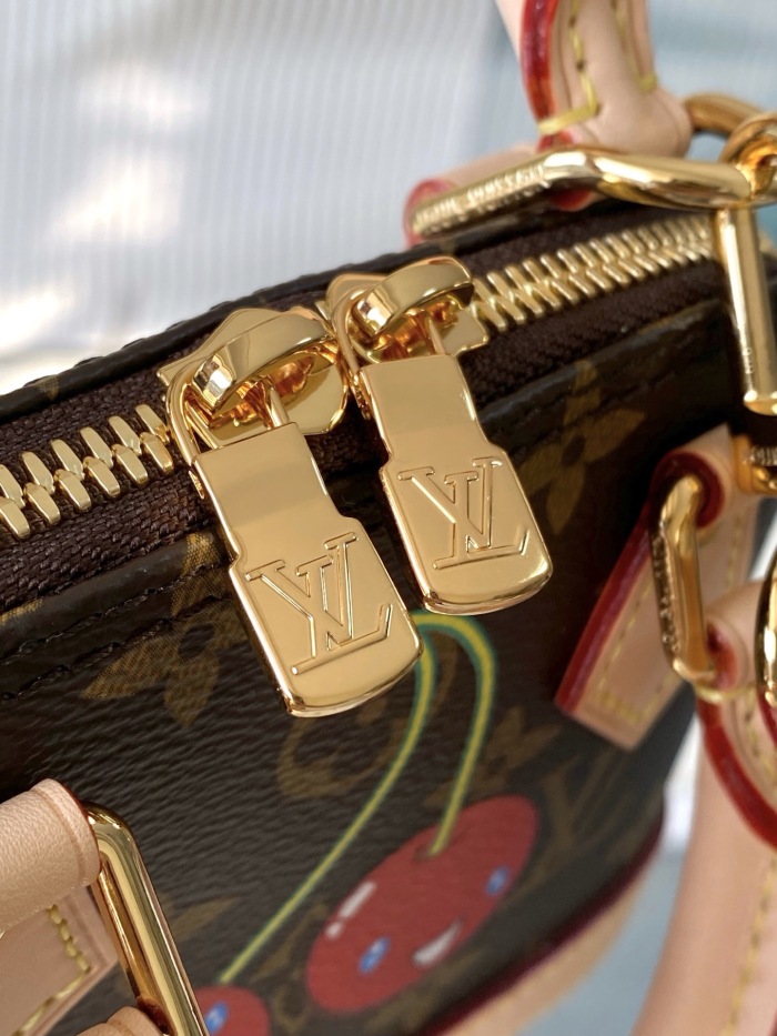 L*ouis V*uitton  Top Bag (maikesneakers)