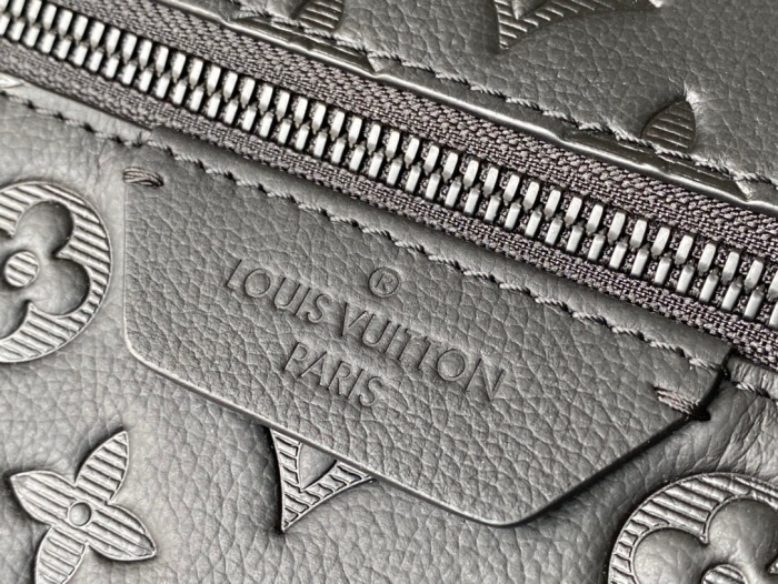L*ouis V*uitton  Top Bag (maikesneakers)