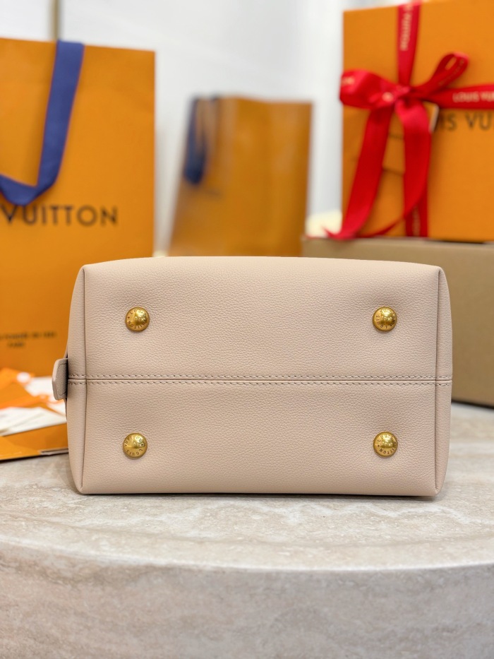 L*ouis V*uitton  Top Bag (maikesneakers)