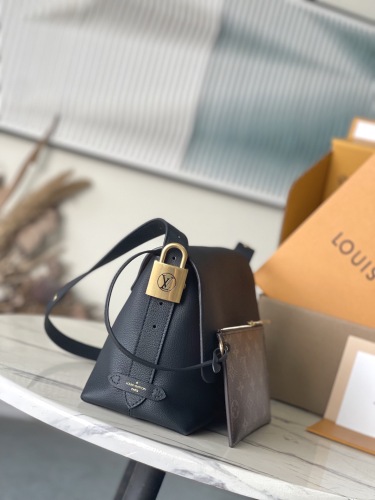 L*ouis V*uitton  Top Bag (maikesneakers)