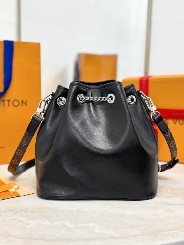 L*ouis V*uitton  Top Bag (maikesneakers)