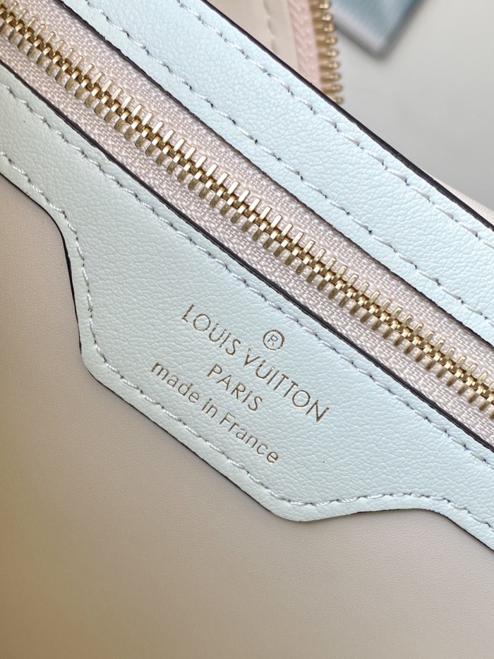 L*ouis V*uitton  Top Bag (maikesneakers)