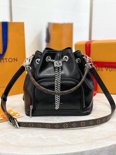 L*ouis V*uitton  Top Bag (maikesneakers)
