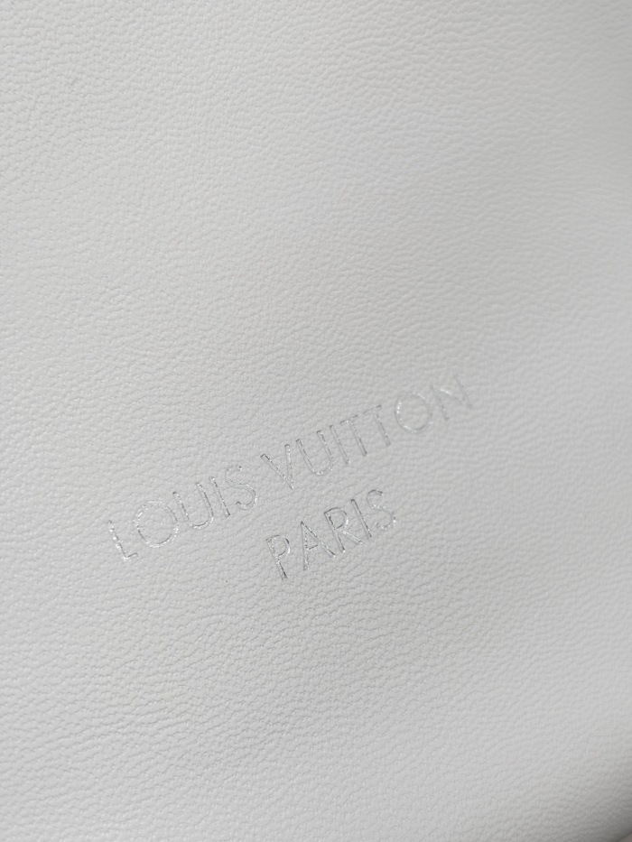 L*ouis V*uitton  Top Bag (maikesneakers)