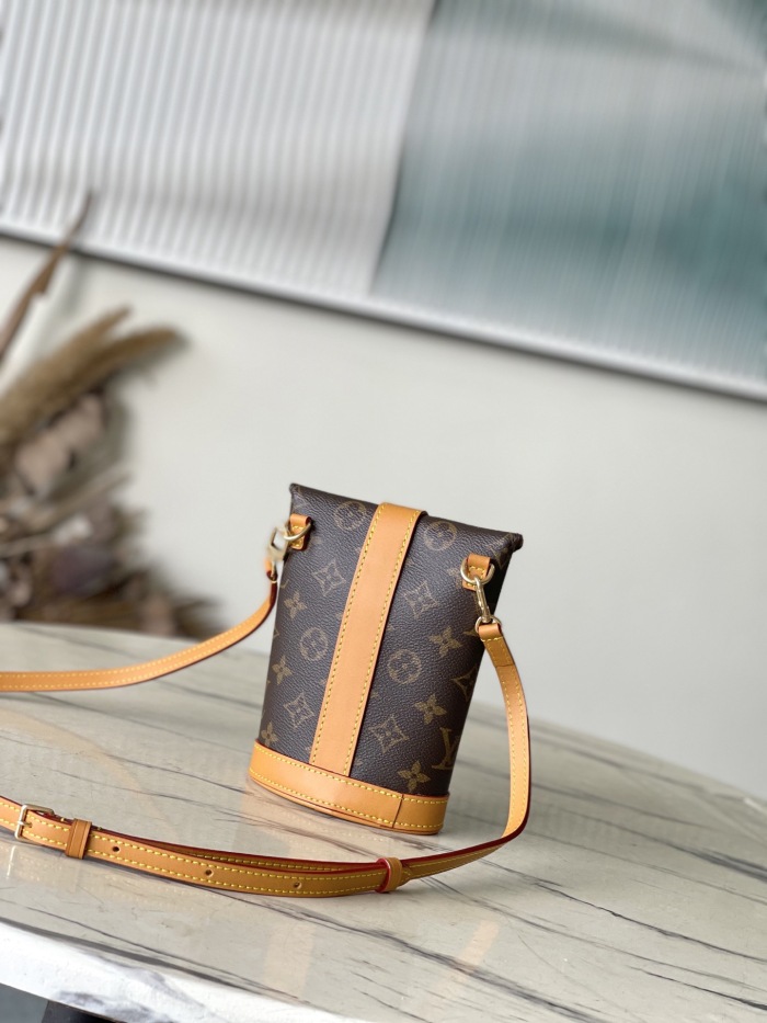 L*ouis V*uitton  Top Bag (maikesneakers)