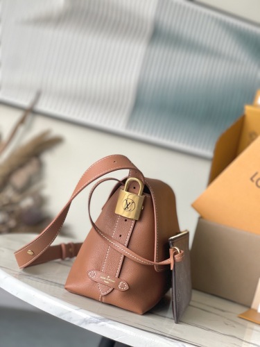 L*ouis V*uitton  Top Bag (maikesneakers)