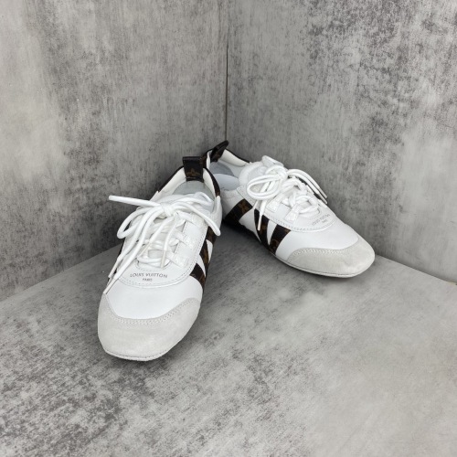 Men  Women  L*ouis V*uitton   Top Sneaker L*V Trainer