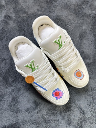 Men  Women  L*ouis V*uitton   Top Sneaker L*V Trainer