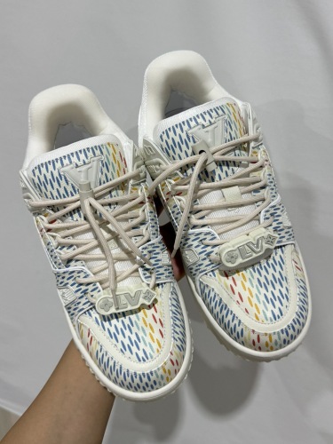 Men  Women  L*ouis V*uitton   Top Sneaker L*V Trainer