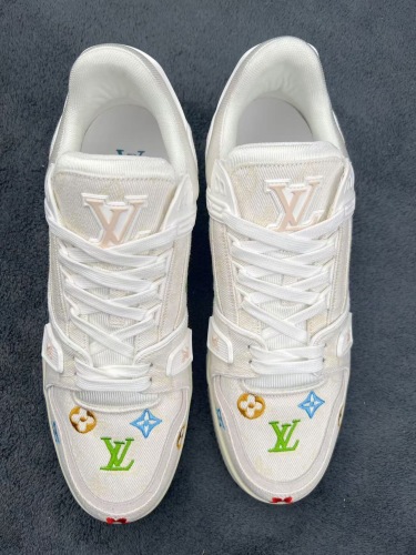 Men  Women  L*ouis V*uitton   Top Sneaker L*V Trainer