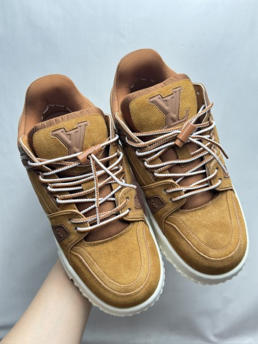 Men  Women  L*ouis V*uitton   Top Sneaker L*V Trainer