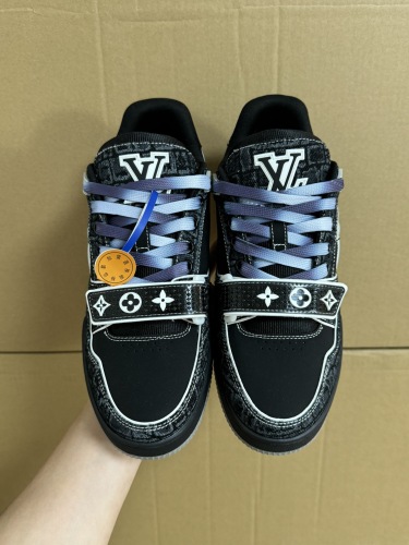 Men  Women  L*ouis V*uitton   Top Sneaker L*V Trainer
