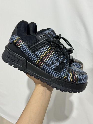 Men  Women  L*ouis V*uitton   Top Sneaker L*V Trainer
