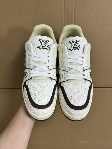 Men  Women  L*ouis V*uitton   Top Sneaker L*V Trainer