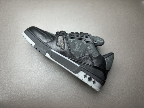 Men  Women  L*ouis V*uitton   Top Sneaker L*V Trainer