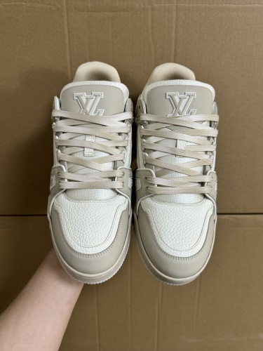 Men  Women  L*ouis V*uitton   Top Sneaker L*V Trainer