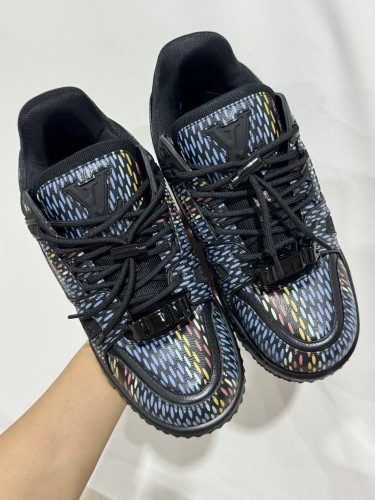 Men  Women  L*ouis V*uitton   Top Sneaker L*V Trainer