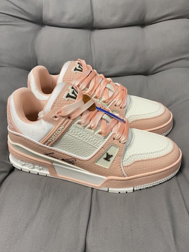 Men  Women  L*ouis V*uitton   Top Sneaker L*V Trainer