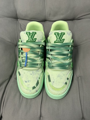 Men  Women  L*ouis V*uitton   Top Sneaker L*V Trainer