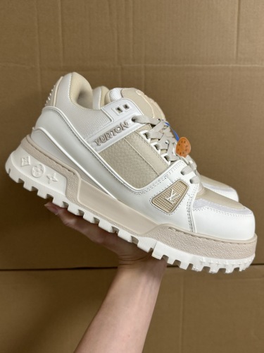 Men  Women  L*ouis V*uitton   Top Sneaker L*V Trainer