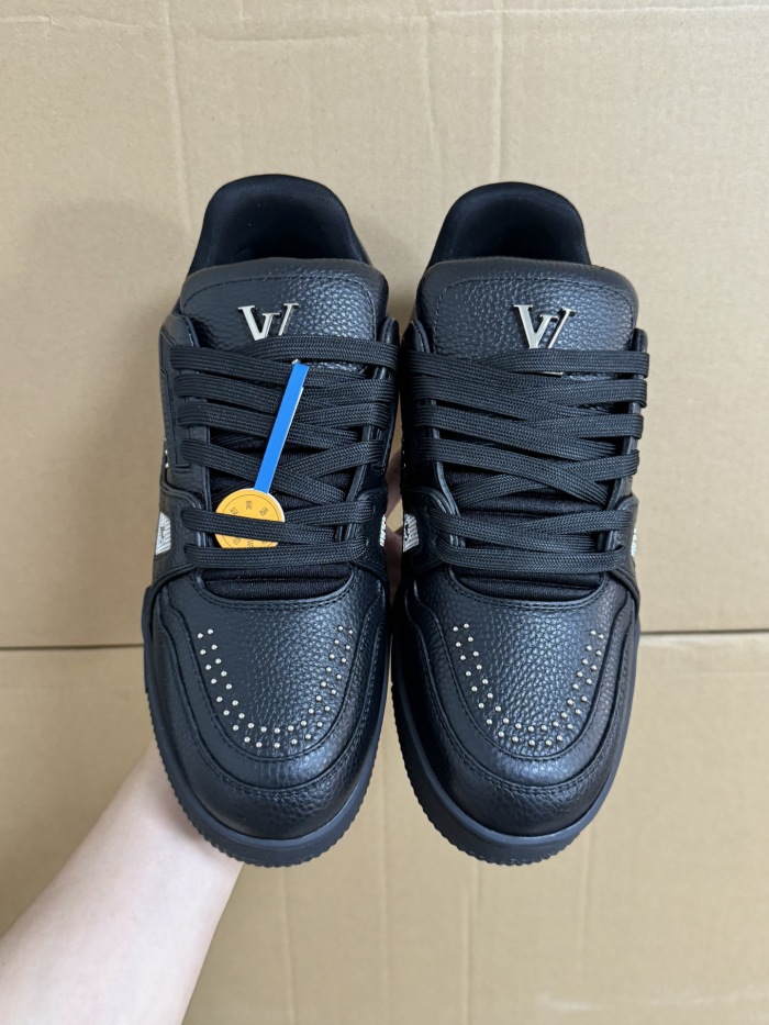 Men  Women  L*ouis V*uitton   Top Sneaker L*V Trainer