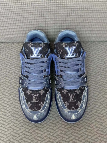 Men  Women  L*ouis V*uitton   Top Sneaker L*V Trainer