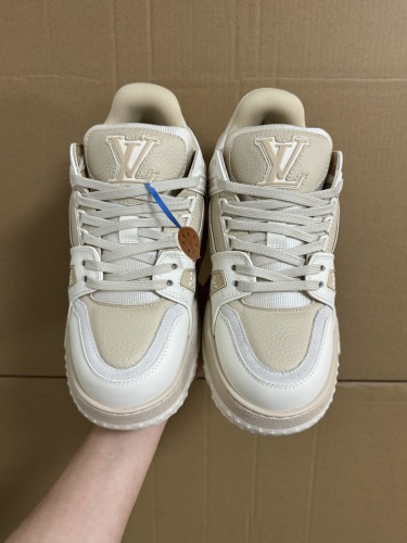 Men  Women  L*ouis V*uitton   Top Sneaker L*V Trainer