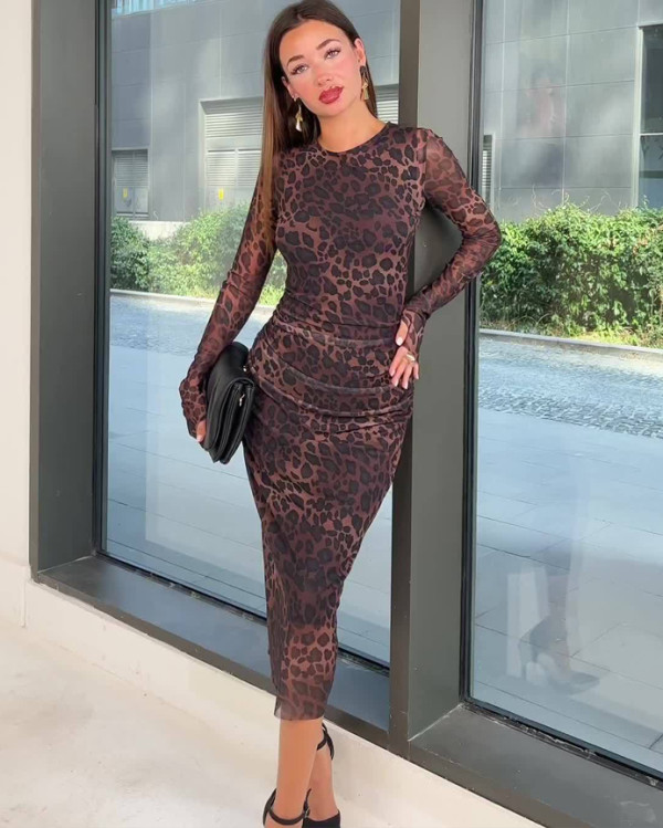 Elegant round neck printed leopard print midi dress