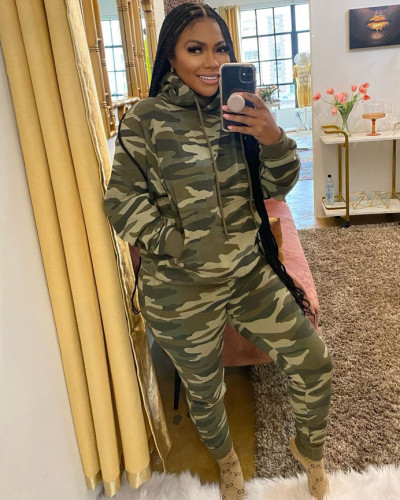 Fashionable sports suit camouflage two-piece set