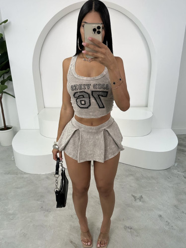 Letter print short vest top pleated skirt set