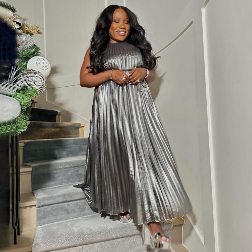 Plus size women silver sleeveless pleated long evening dress