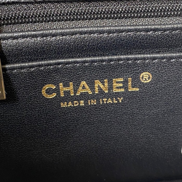 Handbag Chanel size 20 cm