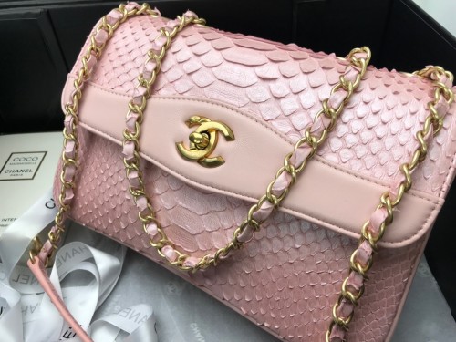 Handbag Chanel size 24.5cm*15.5cm*8.5 cm.