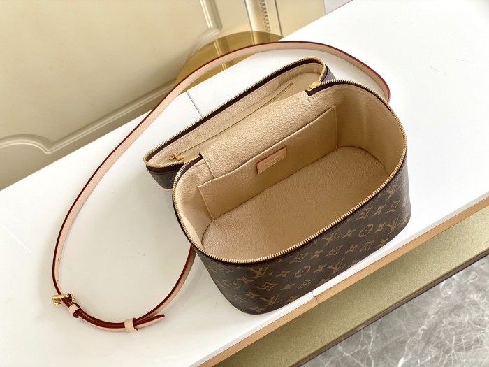 Handbag Louis Vuitton M42265 size 24X18X14.5 cm