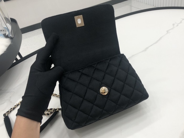 Handbag Chanel AS2215 size 𝟏𝟑*𝟏𝟗*𝟗 𝑐𝑚