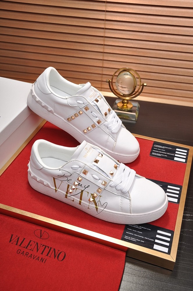 Valentino Garavani Rockstud Untitled calfskin sneaker 24