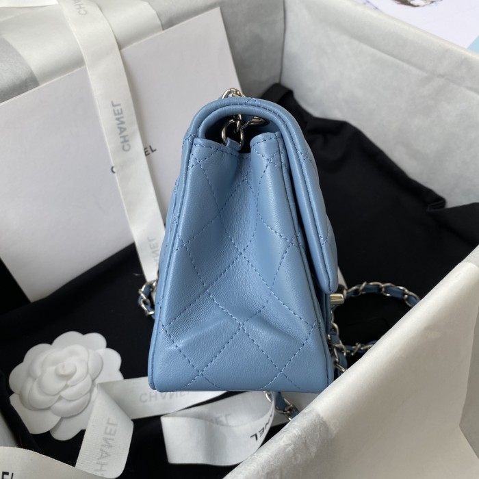 Handbag Chanel size 17 cm