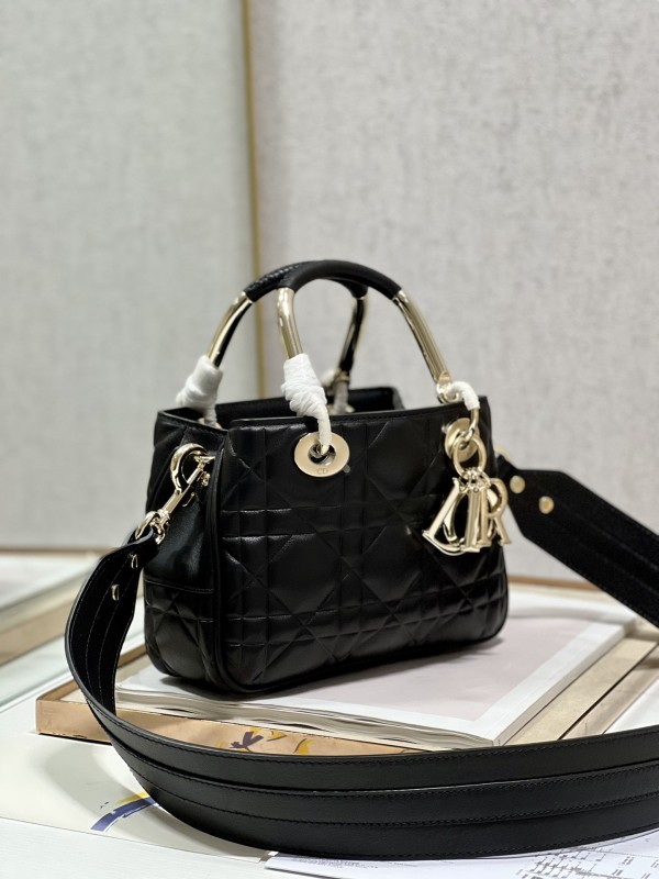 Handbag Dior 1202 size 23×26×8 cm