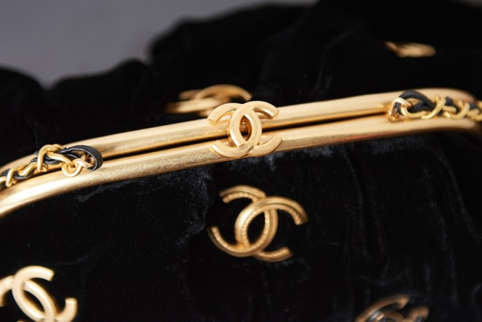 Handbag Chanel AS2137 size 16 27.5 14 cm