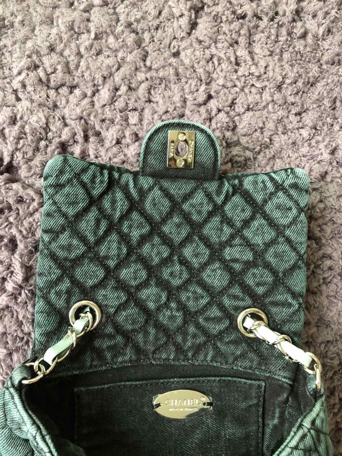 Handbag Chanel S1309 size 12x23x8 cm