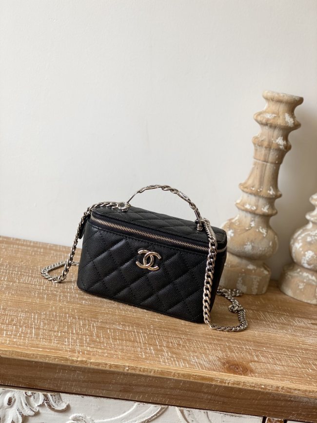 Handbag Chanel 81199 size 17 cm
