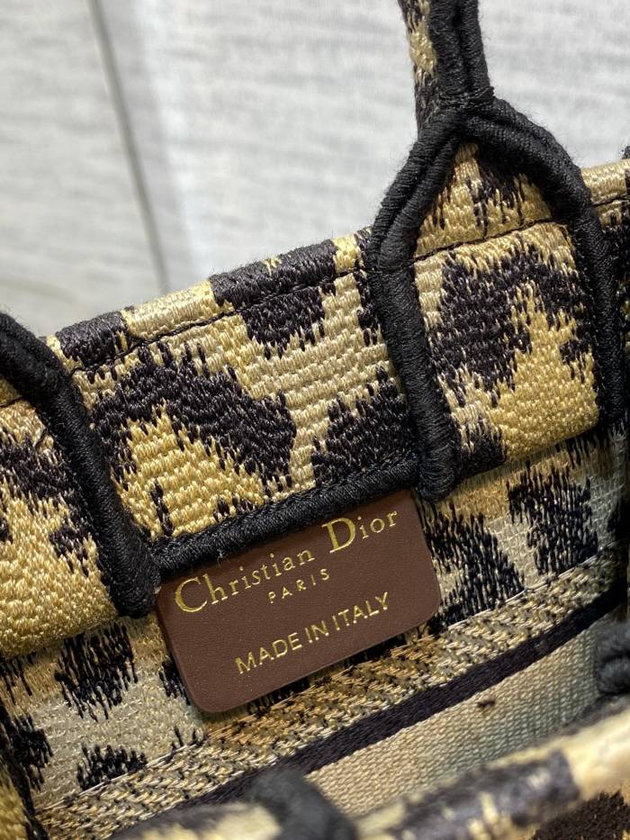 Handbag Dior size 13.5*5*18 cm