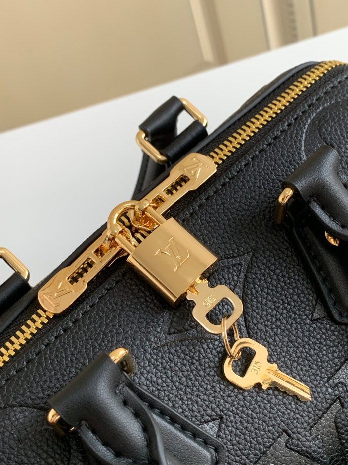 Handbag Louis Vuitton M58958 size 20.5 x 13.5 x 12 cm