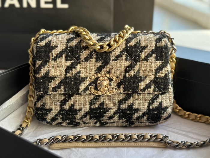 Handbag Chanel AS1161 size 30 CM
