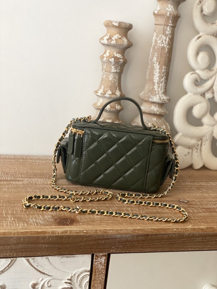 Handbag Chanel 68112 size 10*17*8.5 cm