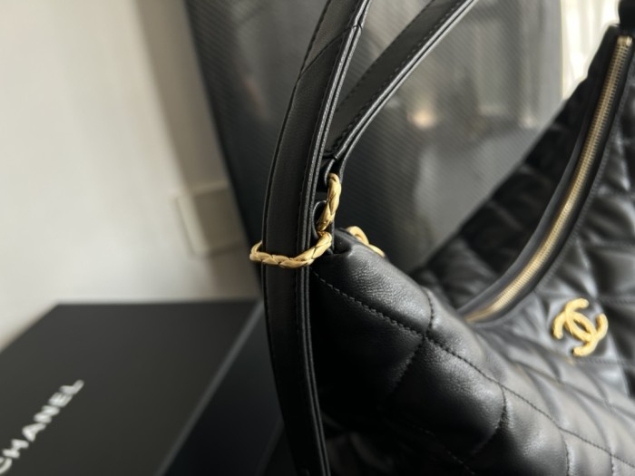 Handbag Chanel size 35cmx37cm11 cm