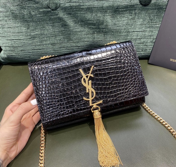 Handbags SAINT LAURENT 469390 size 20x12.5x5 cm